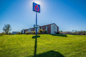 Motel 6-Saukville, WI